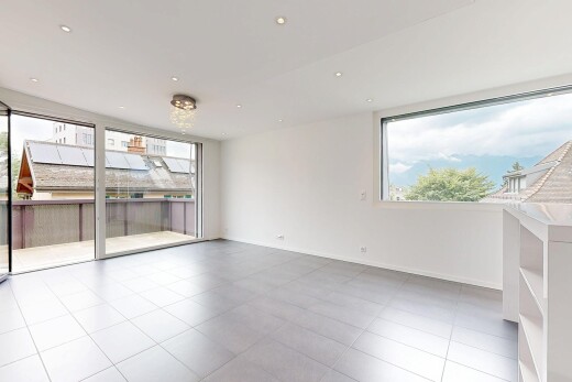 pièce vide avec cloison sèche, drywall, lumière naturelle, natural light, et éclairage encastré