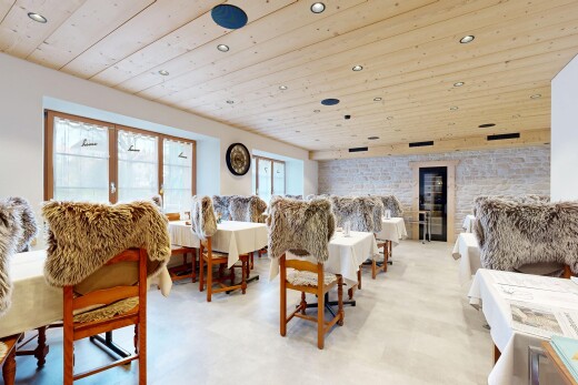 innenraum mit einbauleuchten, holzdecke, und natürliches licht