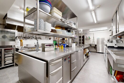 küche mit offene regale, arbeitsplatten, kühlschrank, und graue schränke