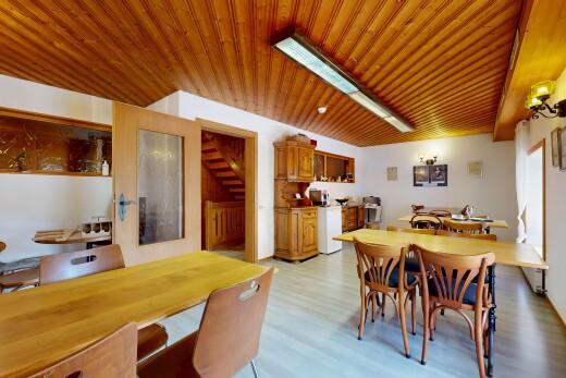 esszimmer mit holzdecke, holzfußboden, und gipskartonwand