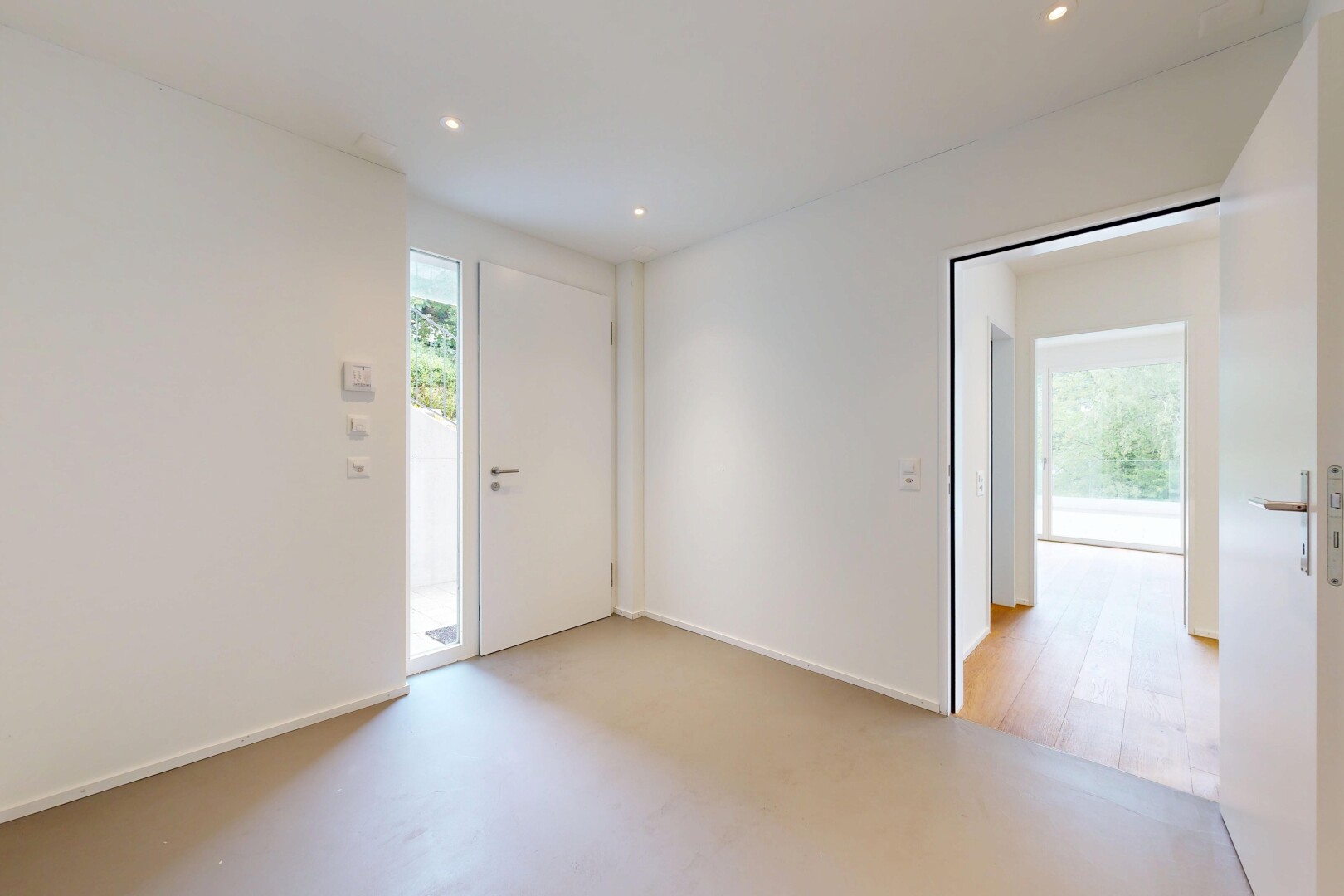 leerer raum mit inside property, drywall, gipskartonwand, recessed lighting, und einbauleuchten