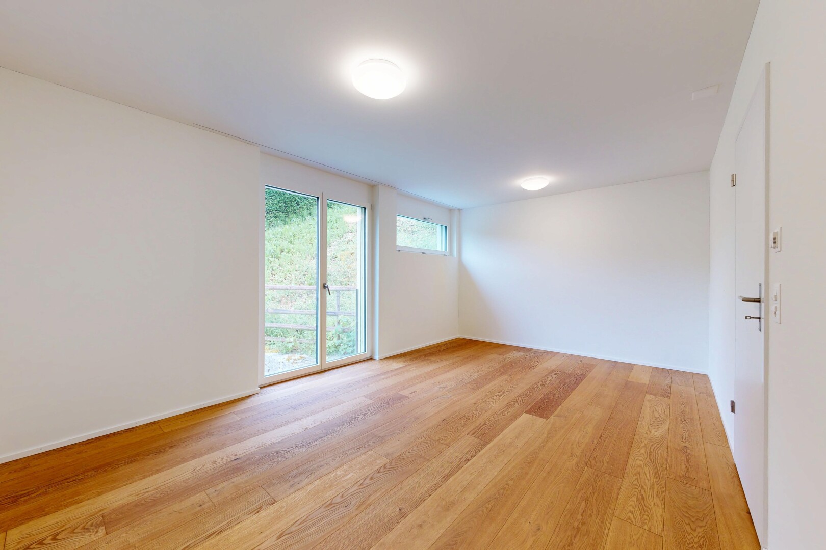 leerer raum mit inside property, wood finish floor, holzfußboden, drywall, und gipskartonwand