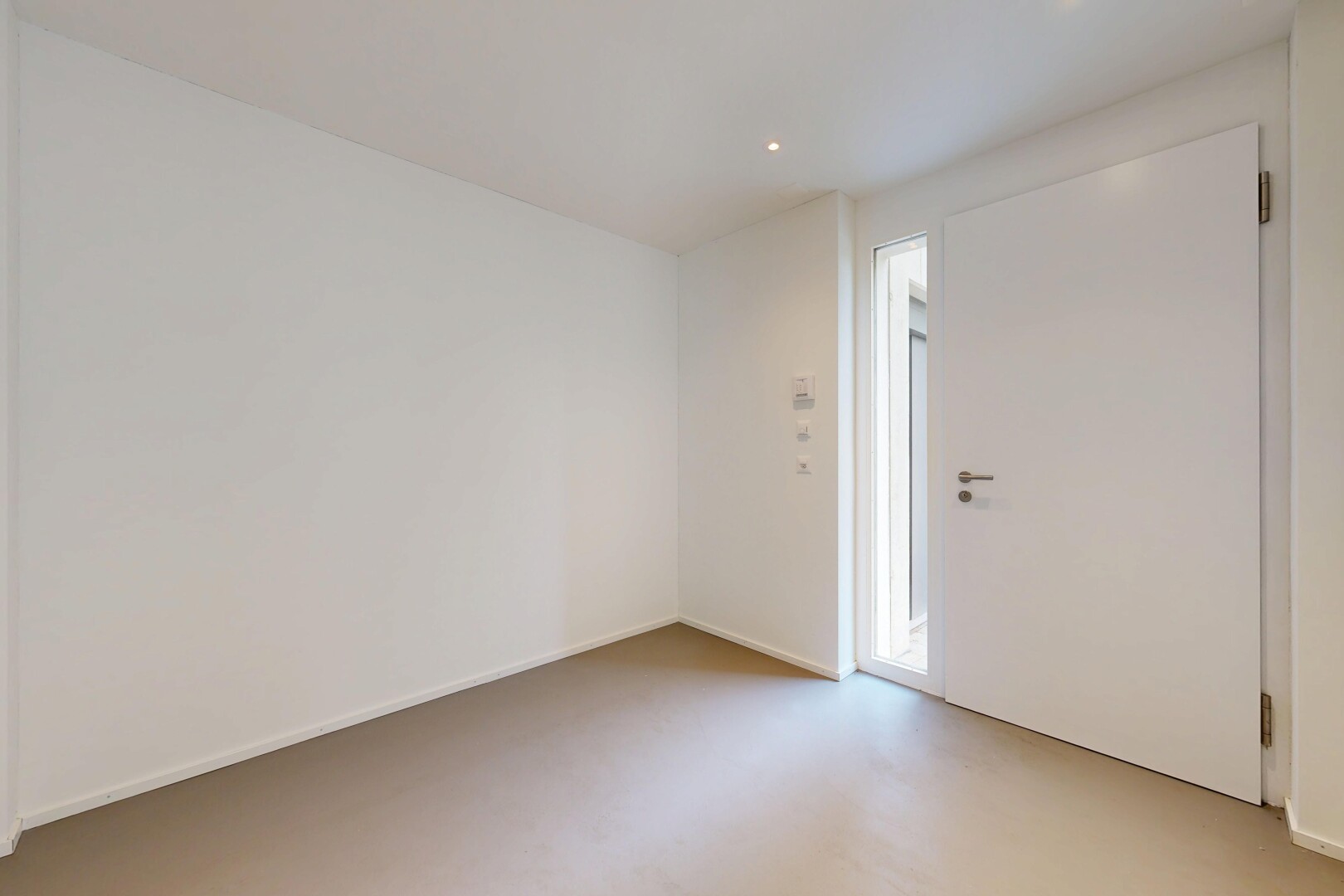 leerer raum mit gipskartonwand, drywall, inside property, einbauleuchten, und recessed lighting