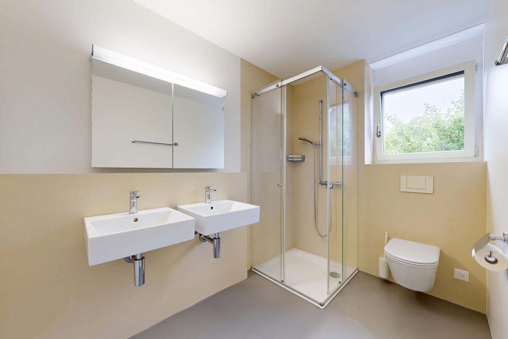 bad mit dusche, komplettes badezimmer, spiegel, gipskartonwand, und drywall