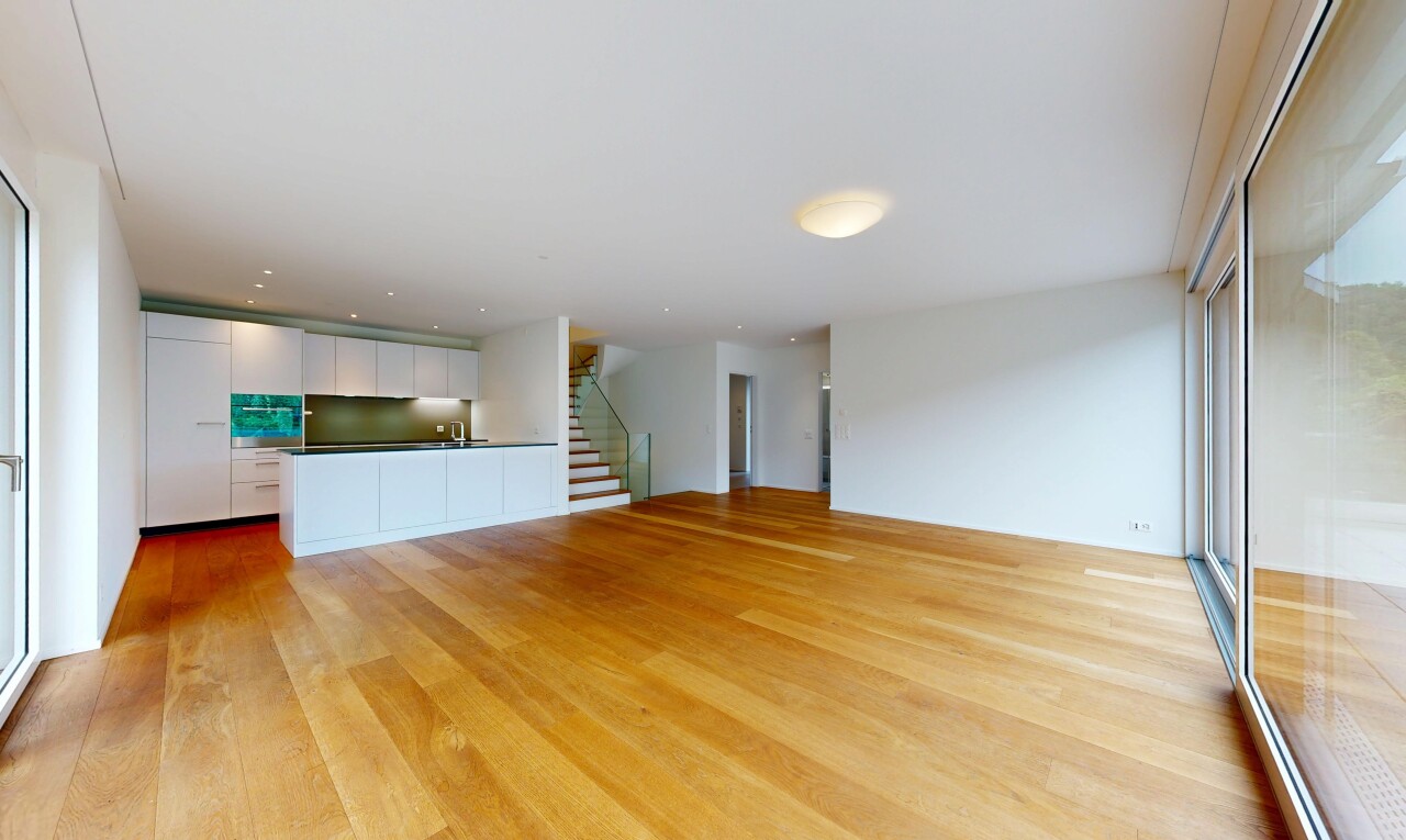 leerer raum mit light floor, treppen, drywall, gipskartonwand, und wood finish floor