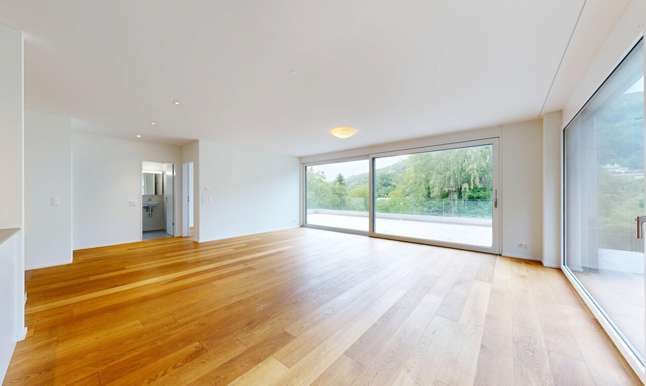 leerer raum mit inside property, holzfußboden, wood finish floor, gipskartonwand, und drywall