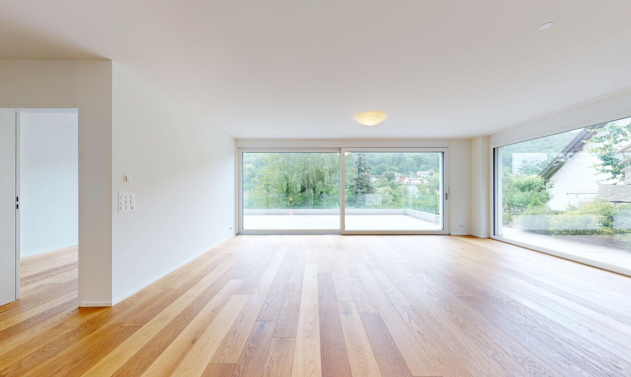 leerer raum mit holzfußboden, wood finish floor, gipskartonwand, drywall, und inside property