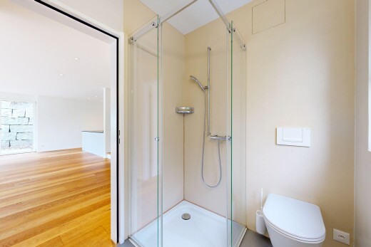 bad mit dusche, komplettes badezimmer, inside property, gipskartonwand, und drywall