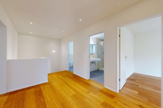 leerer raum mit holzfußboden, wood finish floor, gipskartonwand, drywall, und inside property