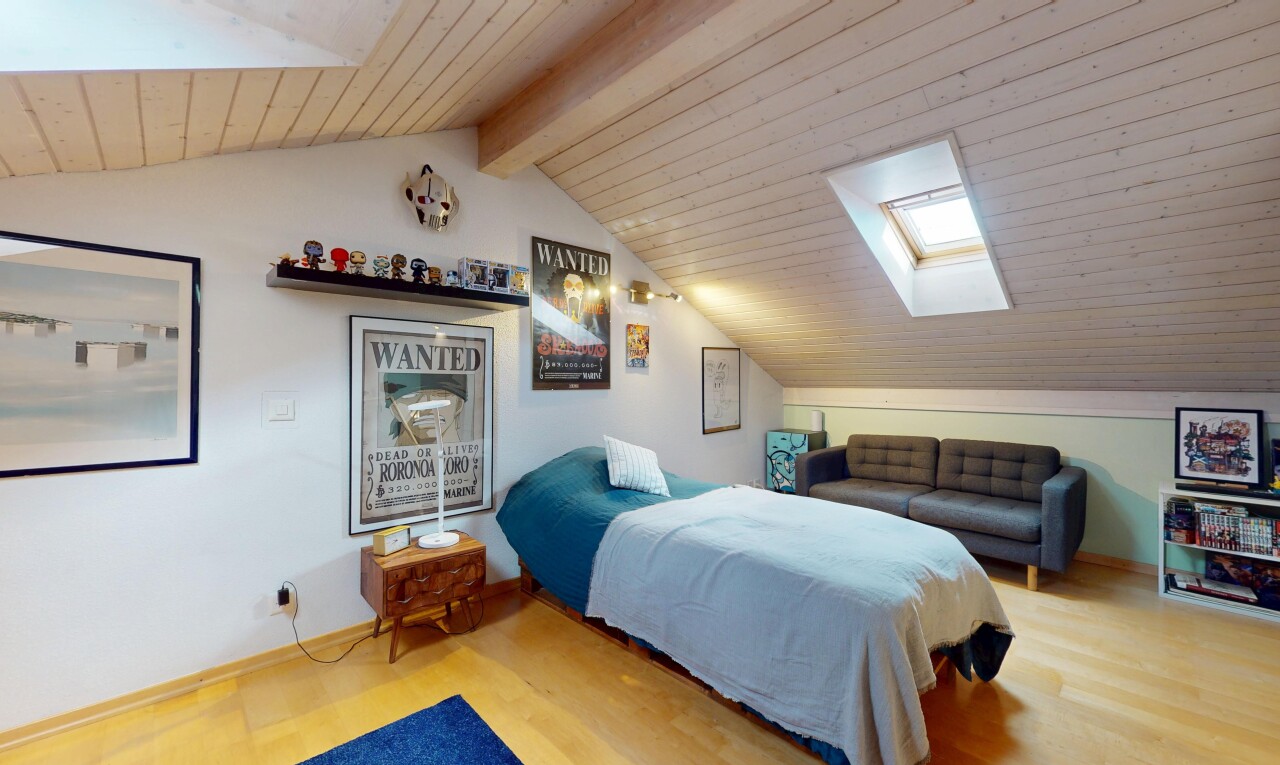 zimmer / schlafzimmer mit dachschräge, vaulted ceiling, dachfenster, balkendecke, und beamed ceiling