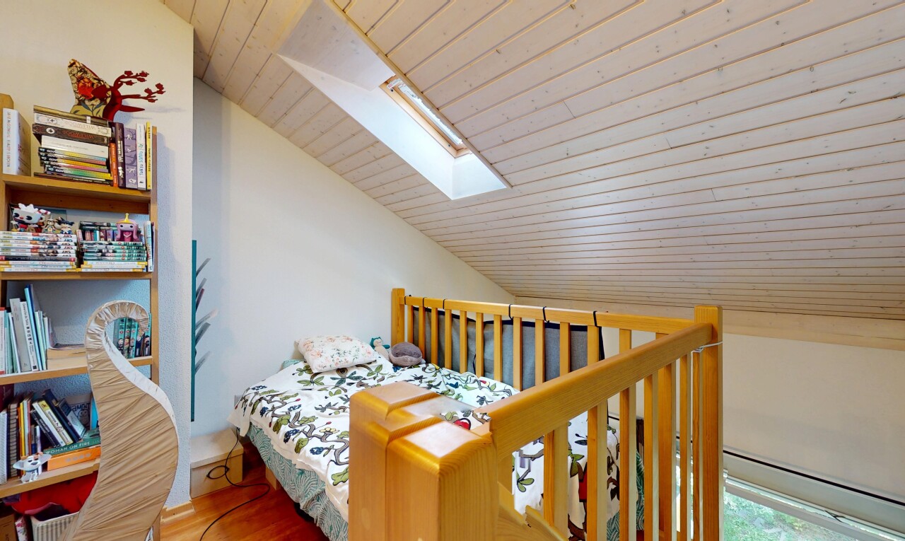 zimmer / schlafzimmer mit dachfenster, dachschräge, vaulted ceiling, gipskartonwand, und drywall