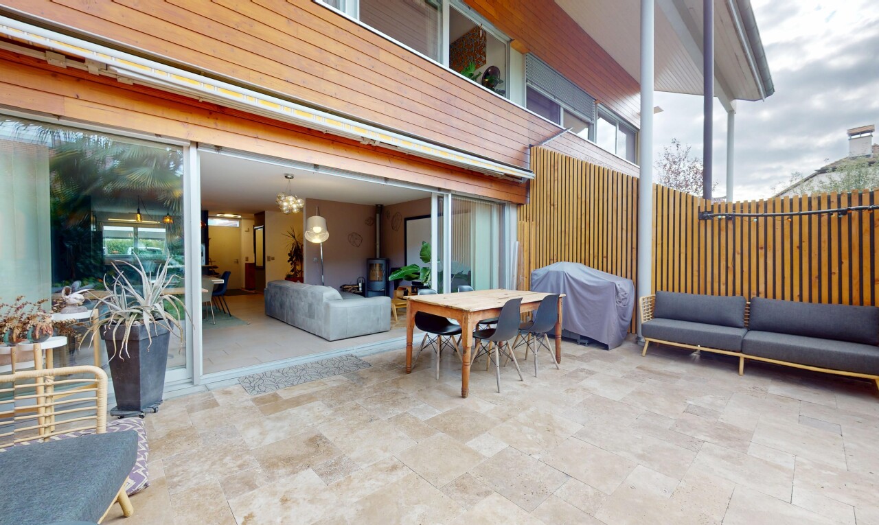 terrasse mit property visible, grill, essbereich im freien, terrasse, und overcast