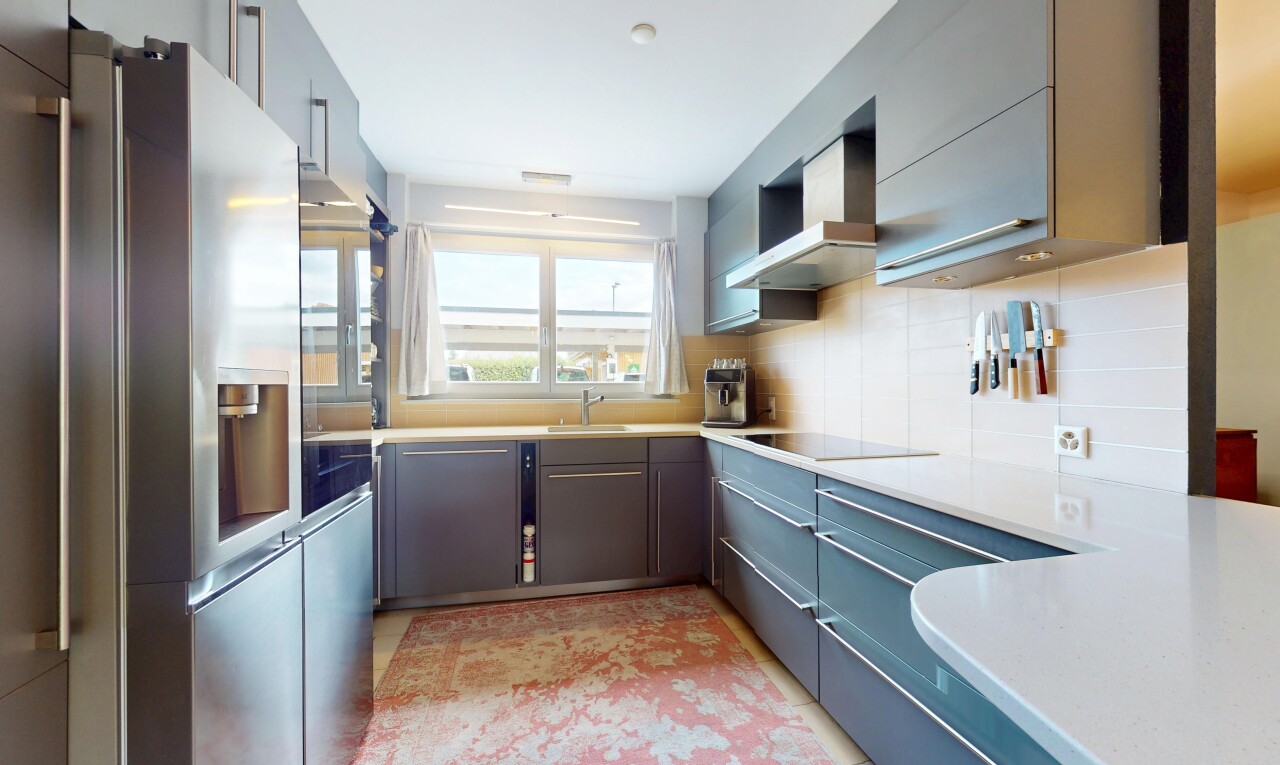 küche mit kühlschrank, natürliches licht, natural light, küchenrückwand beim herd, und küchenrückwand beim Herd