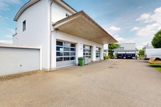 terrasse mit day time, property visible, und garage