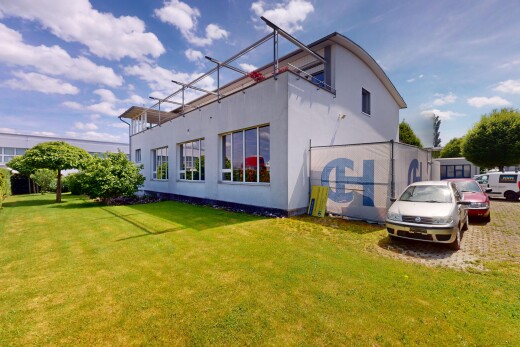 außenansicht mit property visible, stuckverkleidung, day time, und rasen