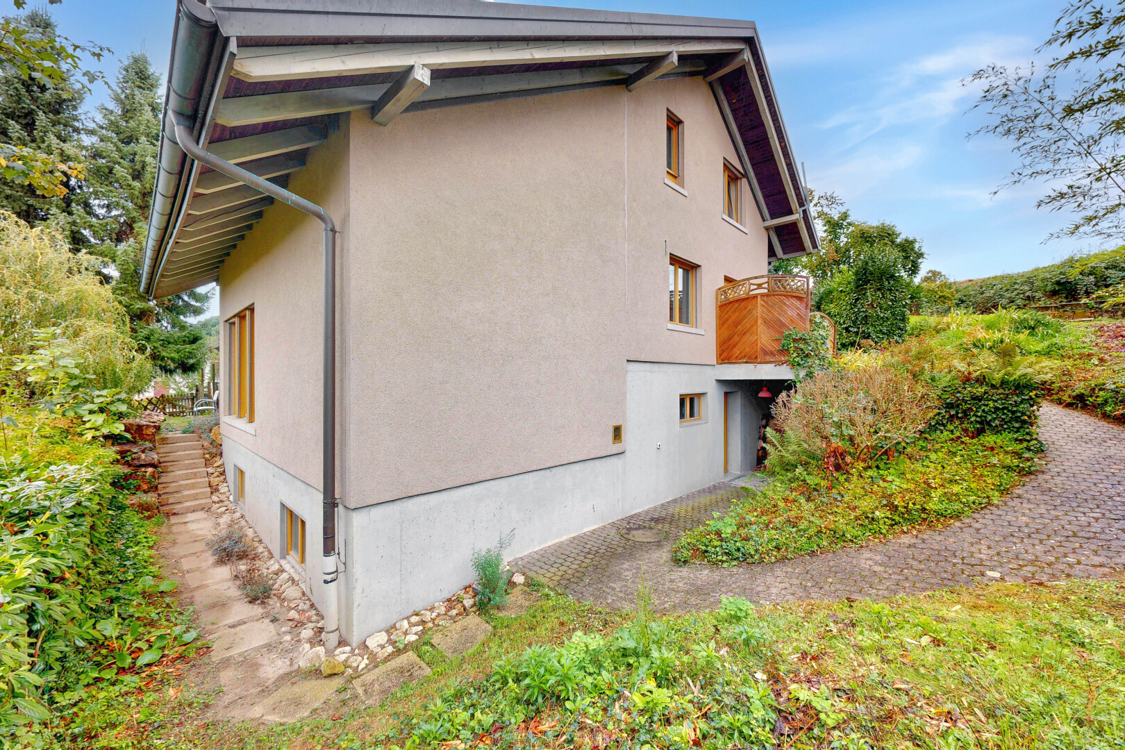 façade avec day time, bardage en stuc, et property visible