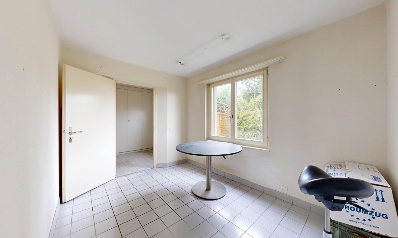 salle à manger avec drywall, cloison sèche, inside property, natural light, et lumière naturelle