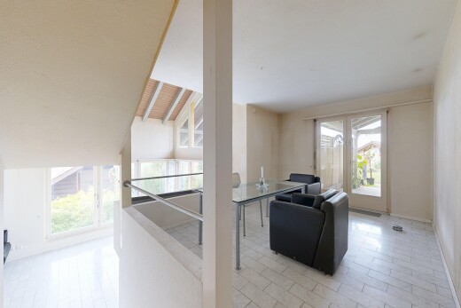 salon avec inside property, natural light, lumière naturelle, drywall, et cloison sèche