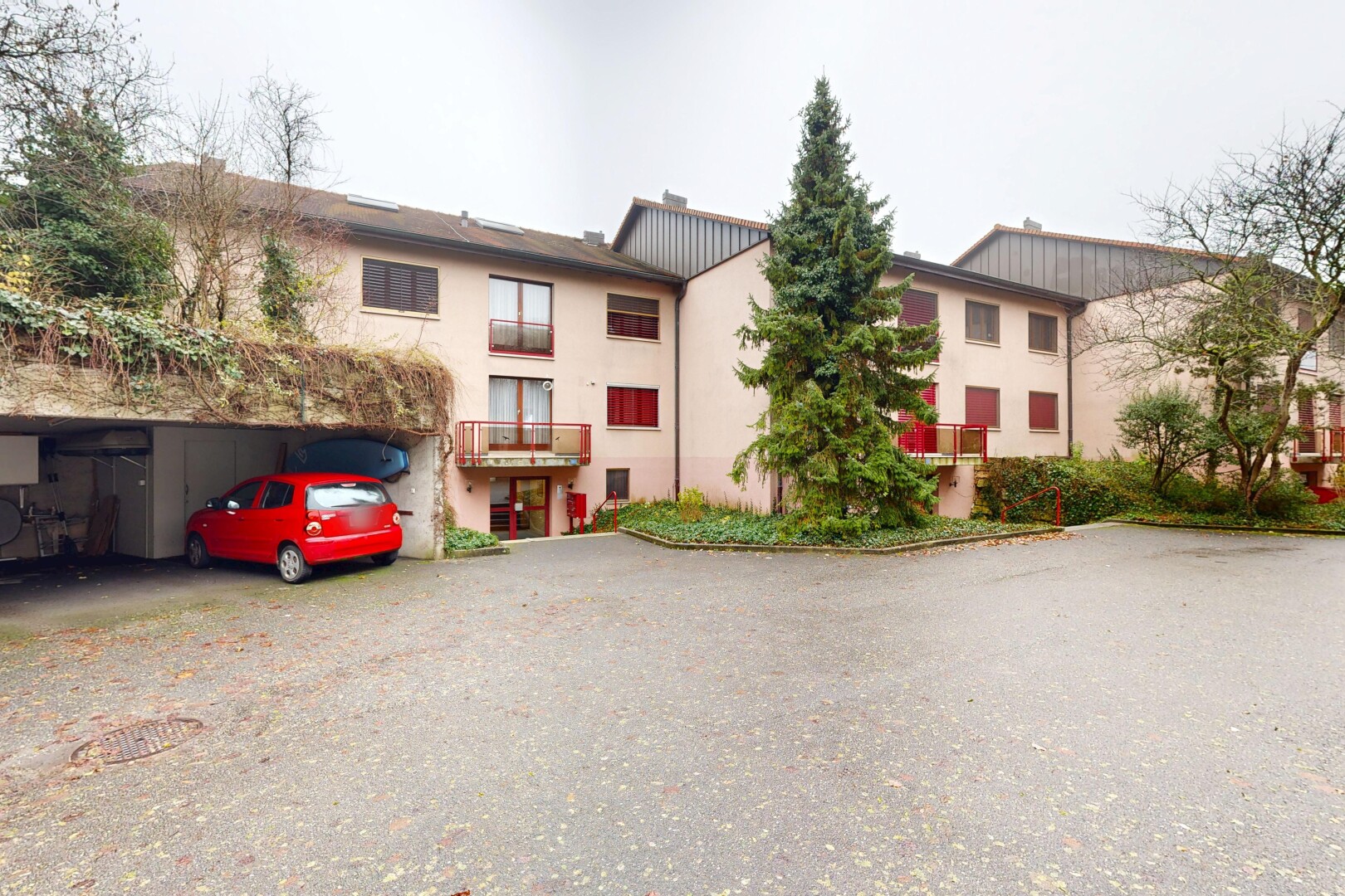 façade avec balcon, overcast, apartment complex view, from community, et bardage vertical