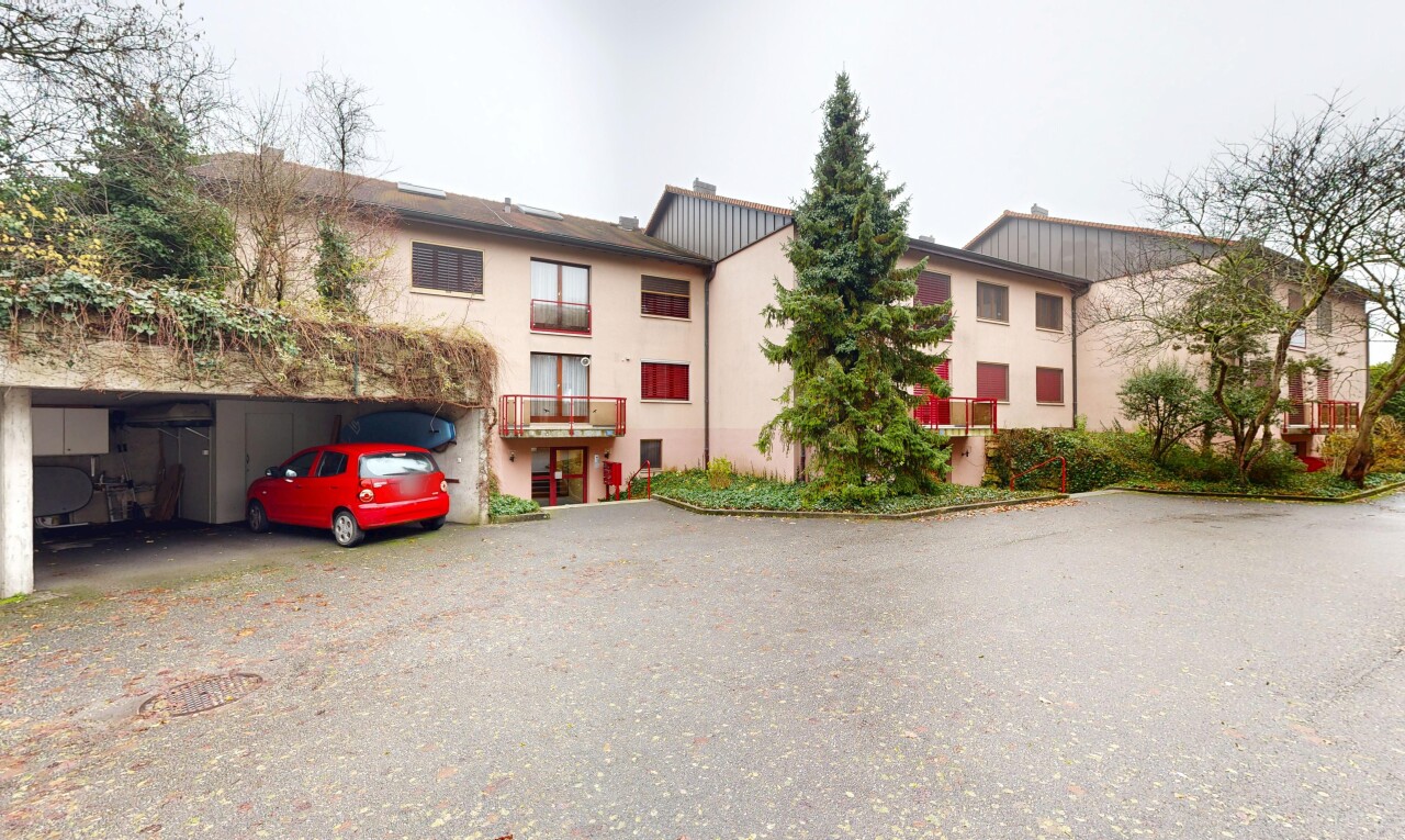façade avec balcon, overcast, apartment complex view, from community, et bardage vertical