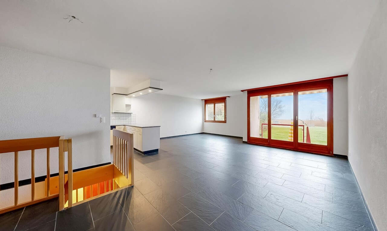 pièce vide avec lumière naturelle, natural light, cloison sèche, drywall, et inside property