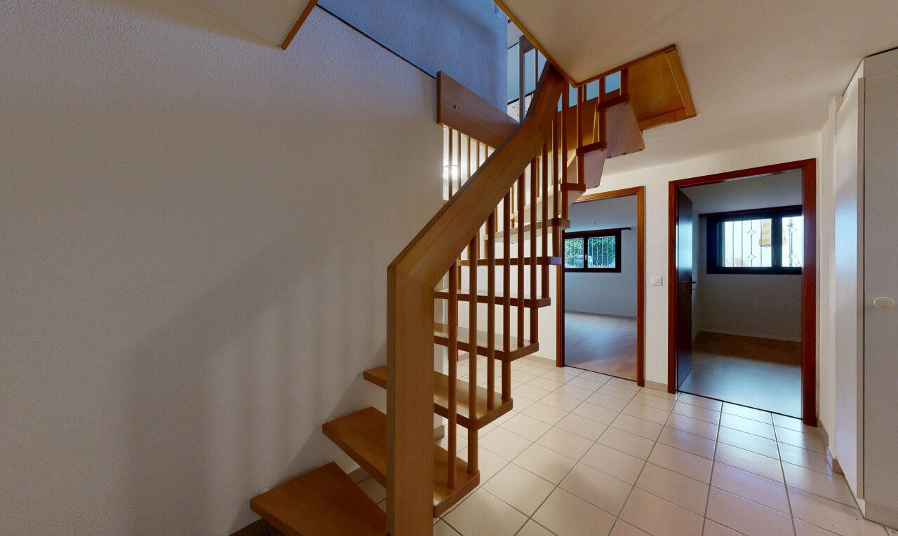 escaliers avec lumière naturelle, natural light, cloison sèche, drywall, et escaliers