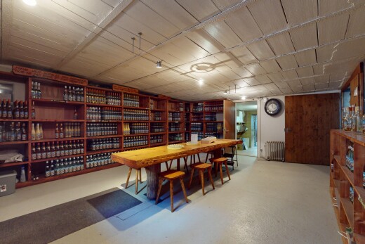 keller mit betonboden und kühler