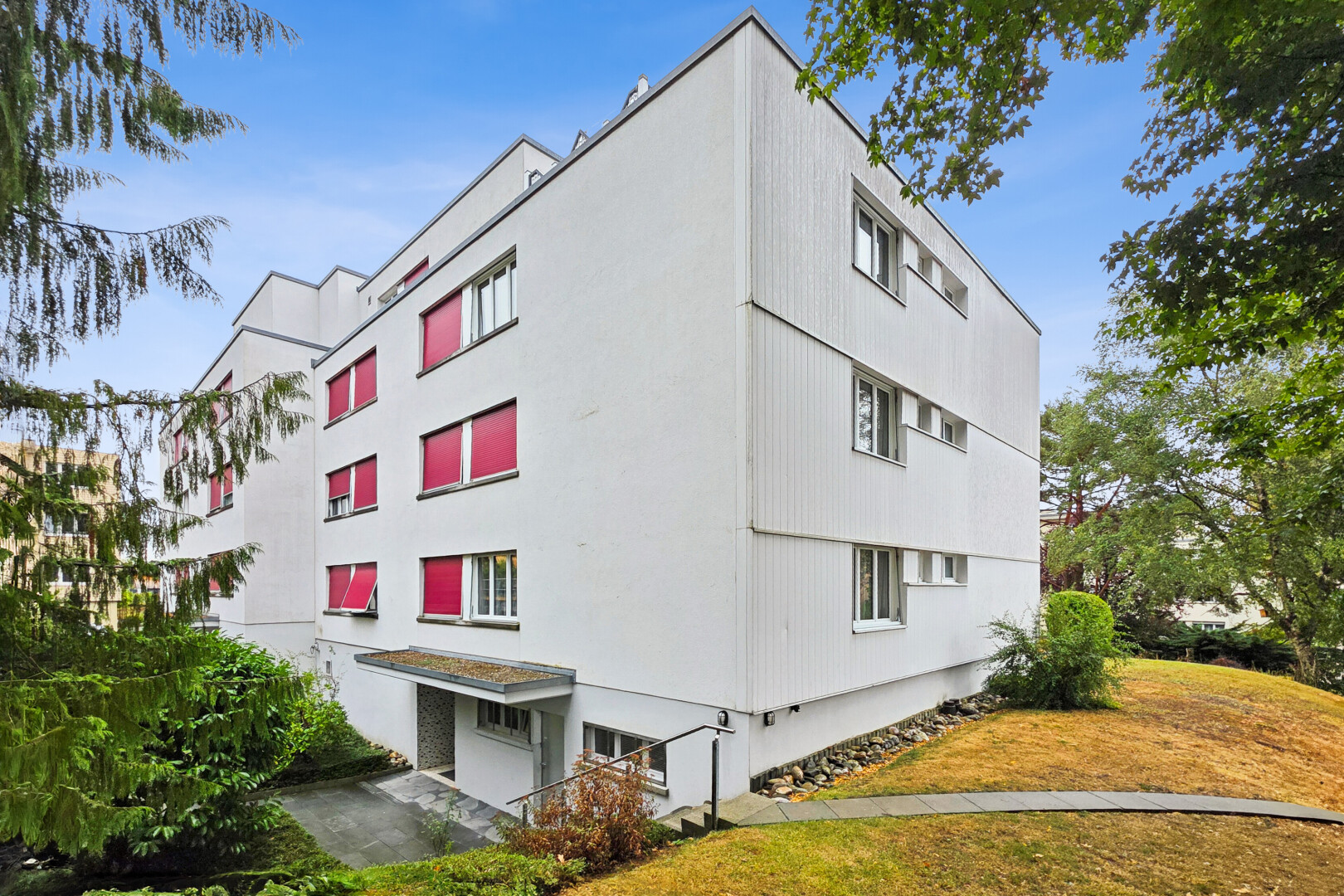 extérieur du bâtiment avec apartment complex view, vue sur le complexe d'appartements, day time, et from community