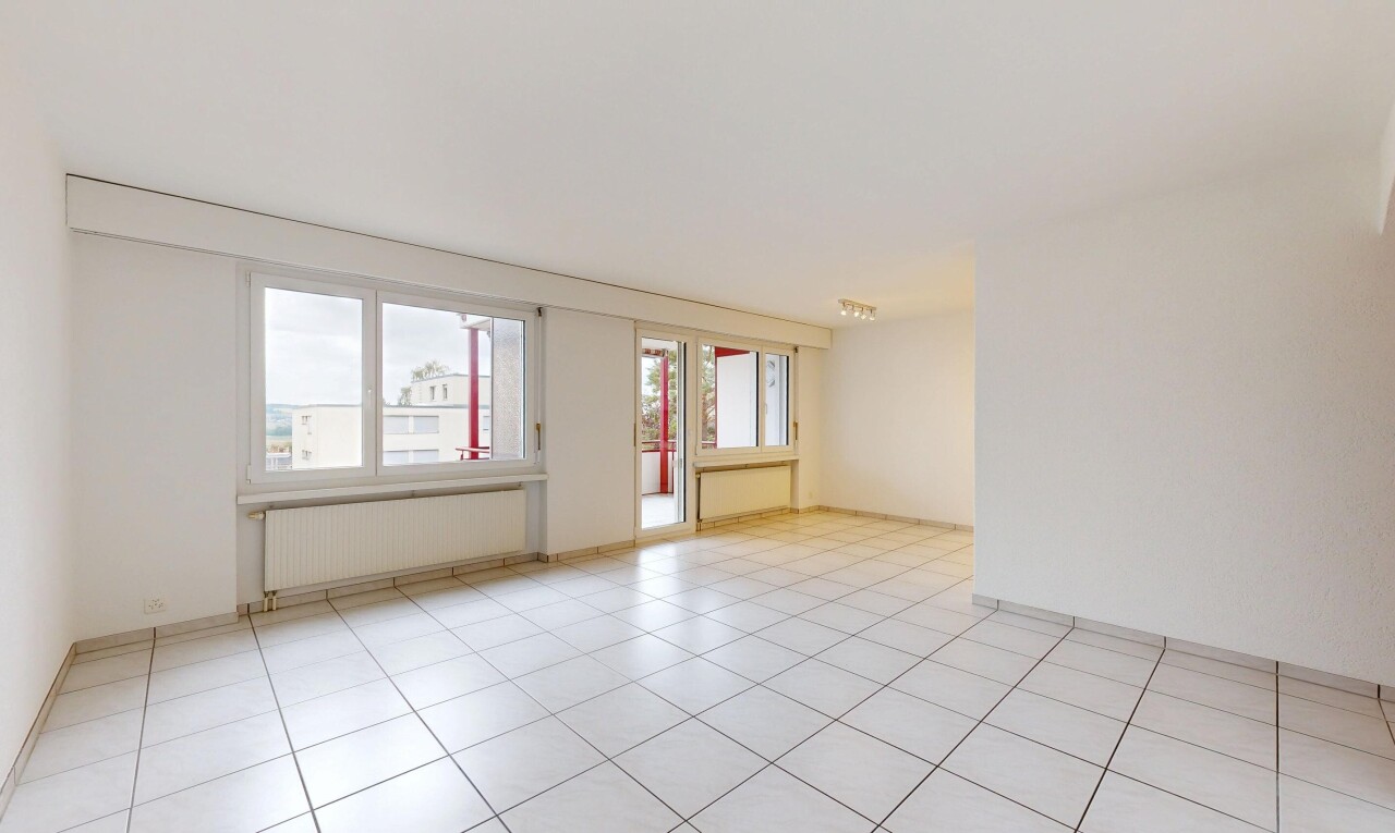 pièce vide avec éclairage sur rail, radiateur, drywall, cloison sèche, et light floor
