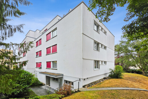 extérieur du bâtiment avec apartment complex view, vue sur le complexe d'appartements, day time, et from community