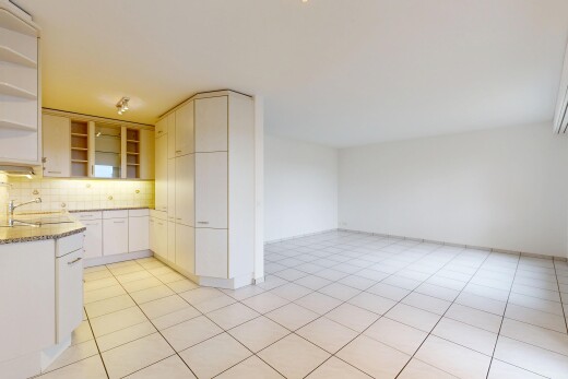 cuisine avec open shelves, étagères ouvertes, light floor, light countertops, et cloison sèche