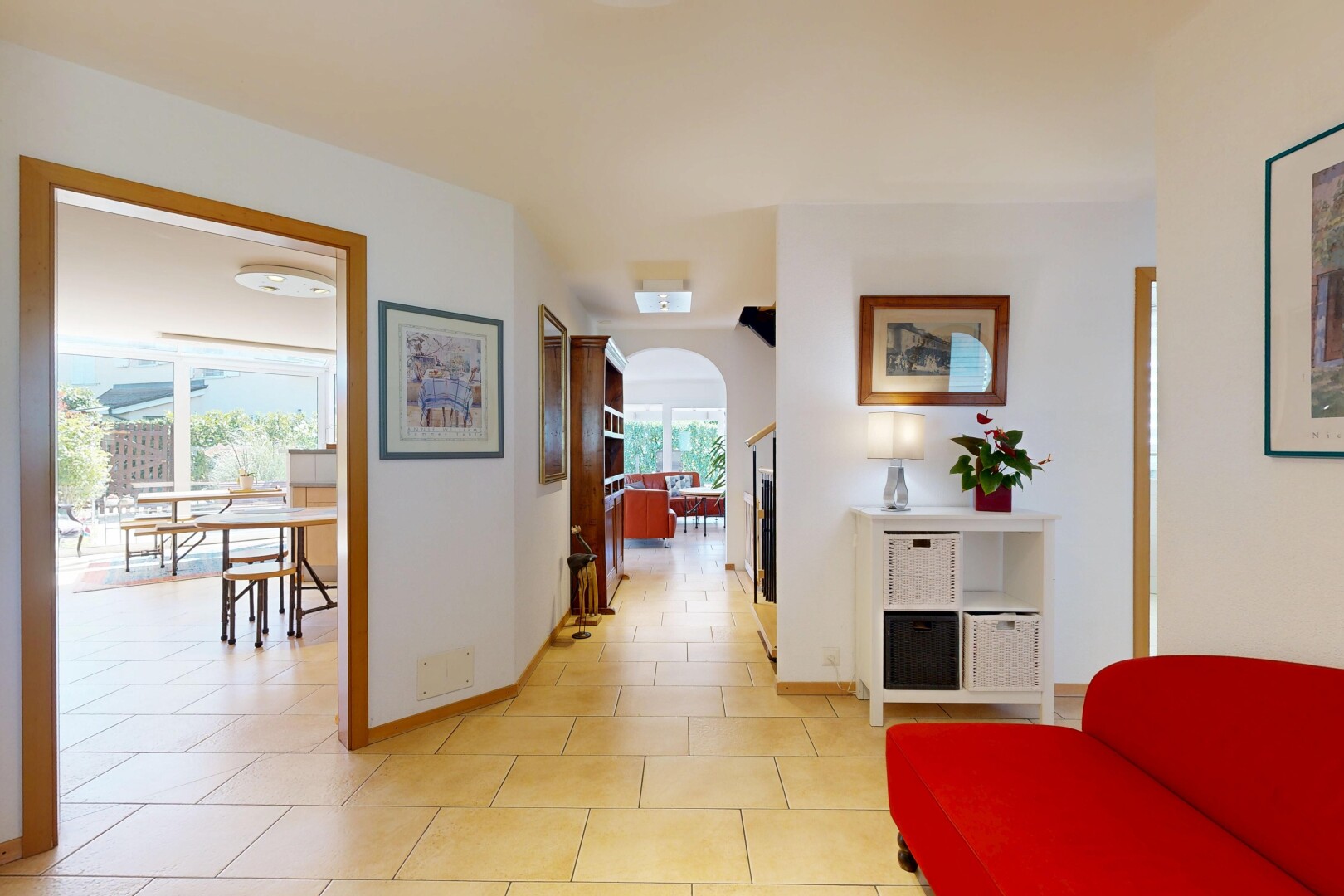 halle / korridor mit drywall, gipskartonwand, inside property, baseboards wall, und sockelleisten