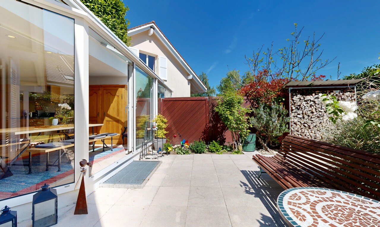 terrasse mit terrasse, day time, zaun, und from property