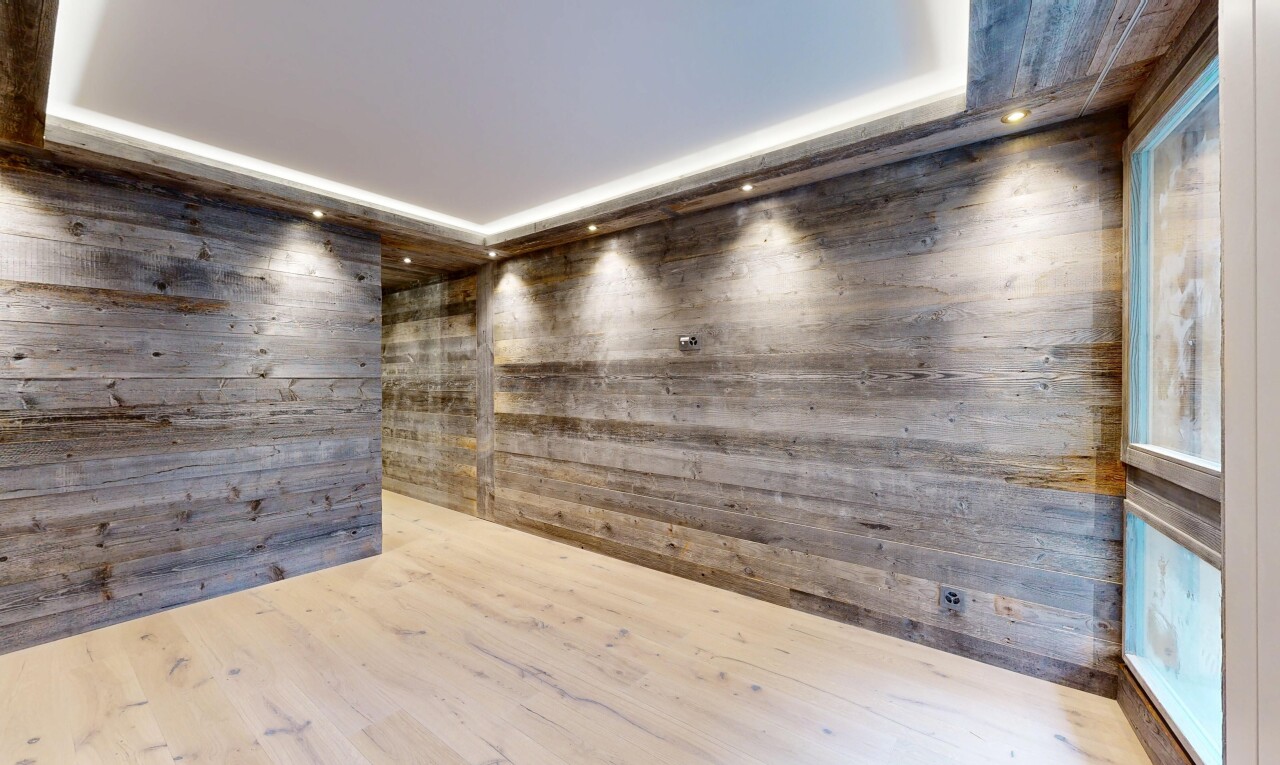 rezeption / lobby mit wood finish floor, inside property, recessed lighting, und wood wall