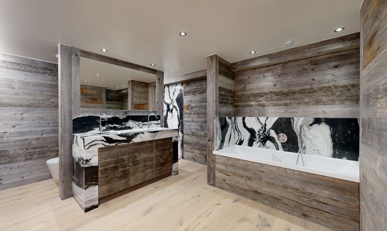 bad mit doppelwaschtisch, komplettes badezimmer, bad, inside property, und holzwand