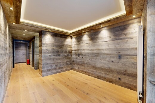 réception / lobby avec wood finish floor, inside property, hardwood floor, et recessed lighting