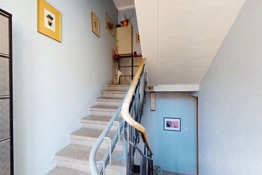 treppe mit inside property, treppen, strukturierte wand, und textured wall