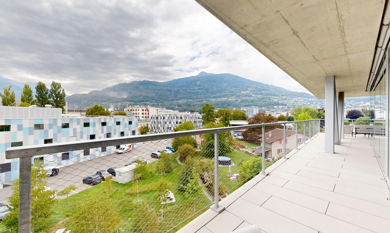 balcon avec vue sur la montagne, mountain view, view focus, overcast, et from property