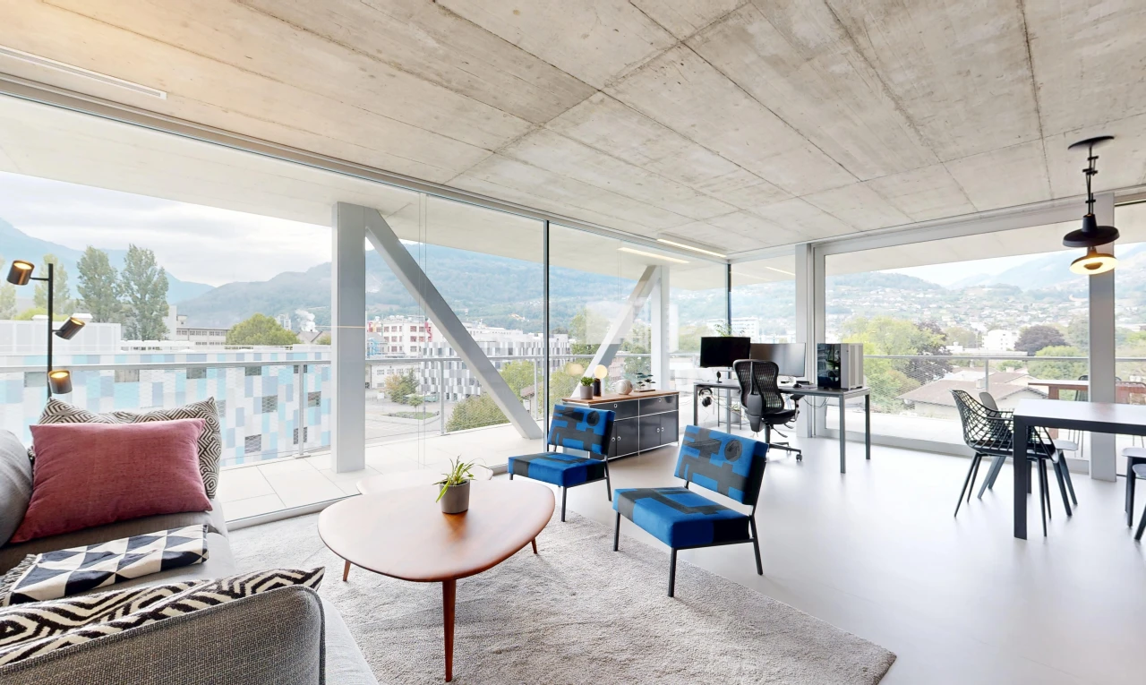 salon / salle à manger avec véranda, vue sur la montagne, mountain view, view focus, et espace bureau
