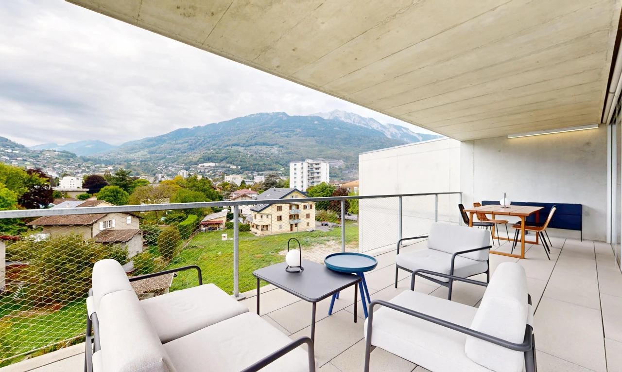 terrasse avec vue sur la montagne, mountain view, espace de vie extérieur, overcast, et view focus