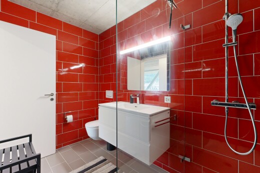 bad mit schminktisch, spiegel, komplettes badezimmer, fliesenwand, und tile wall