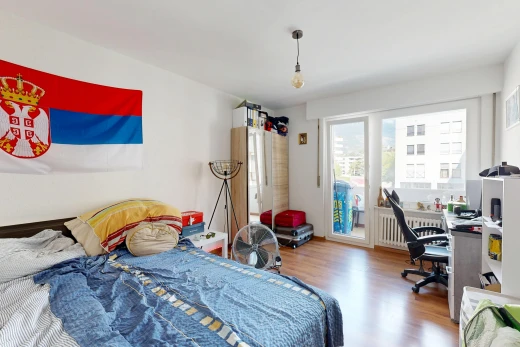 chambre avec radiateur, espace bureau, accès à l'extérieur, inside property, et drywall