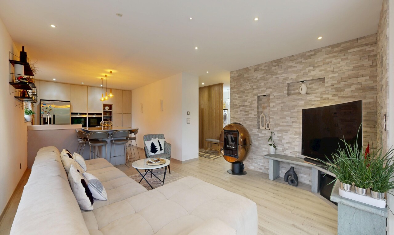 living room featuring light wood-style flooring and recessed lighting