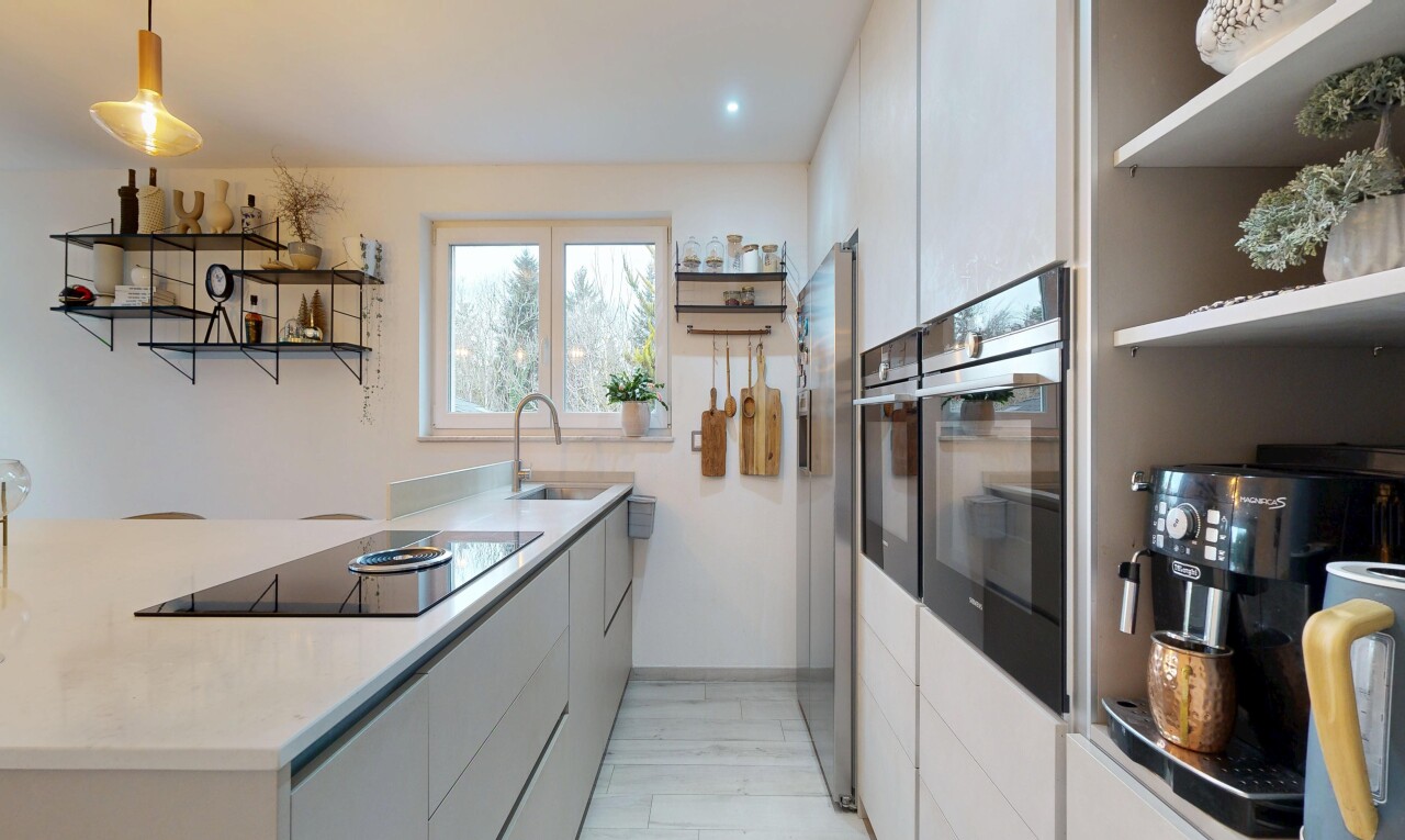 kitchen with open shelves, a peninsula, modern cabinets, high end refrigerator, and black electric stovetop