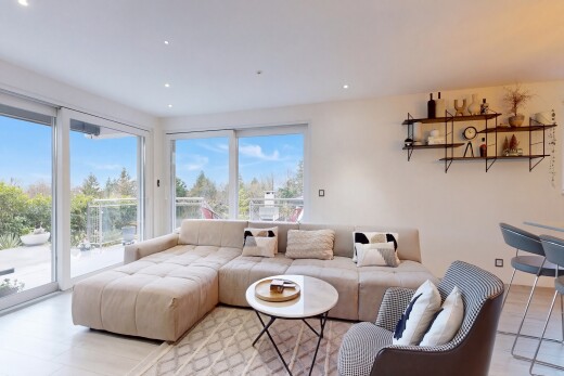 salon avec day time, inside property, natural light, lumière naturelle, et drywall