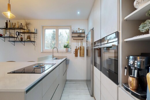 kitchen with open shelves, a peninsula, modern cabinets, high end refrigerator, and black electric stovetop