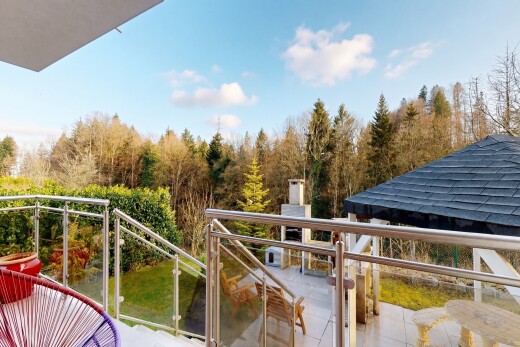 balkon mit from property und day time