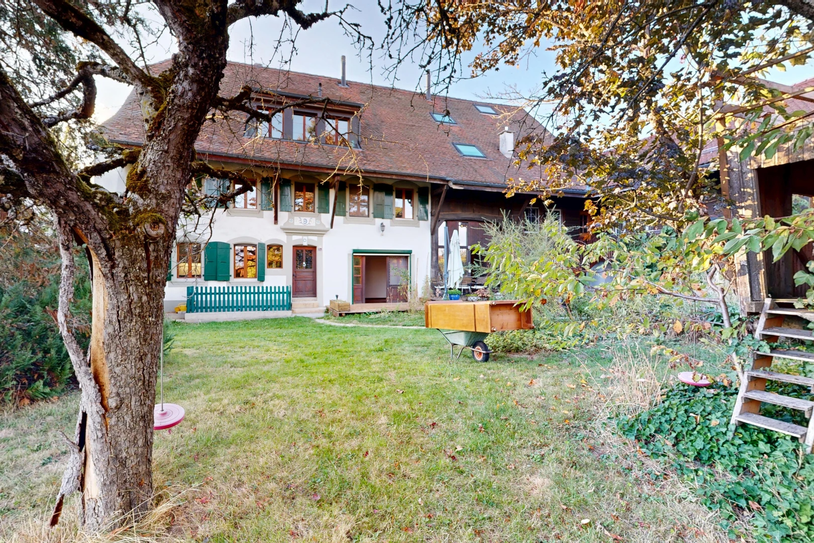 façade avec pelouse