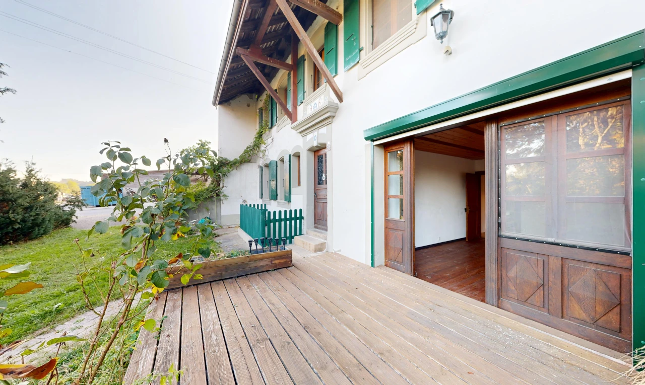 terrasse avec terrasse et property visible