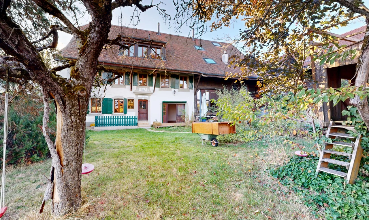 façade avec pelouse